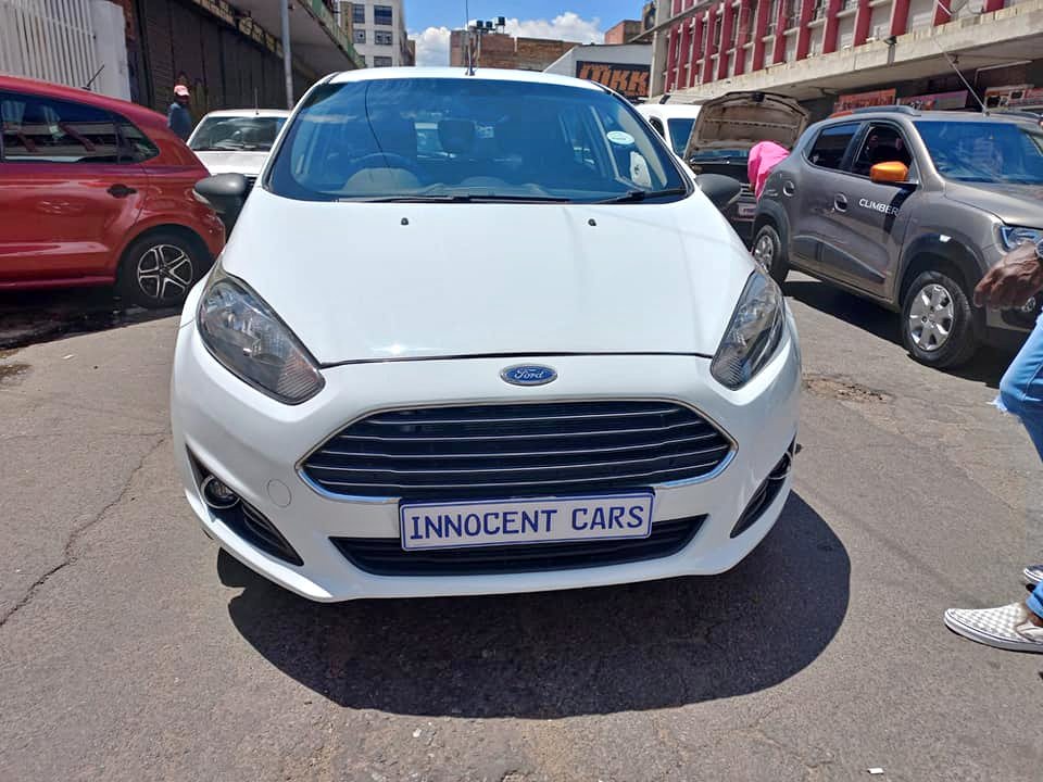2014 FORD FIESTA HATCHBACK 1.4  PETROL, MANUAL TRANSMISSION, WHITE COLOUR