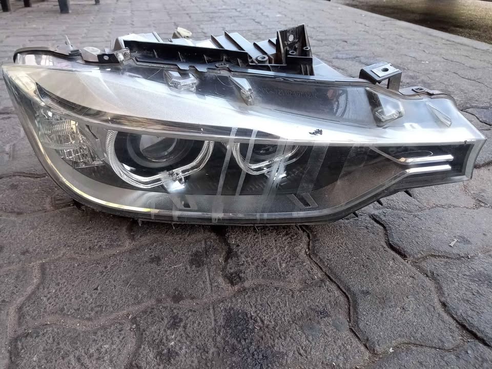 BMW f30 headlight in very good condition interested buyer's can whatapp or call me - Private Seller BMW f30 headlight in very good condition interested buyer's can whatapp or call me - Private Seller