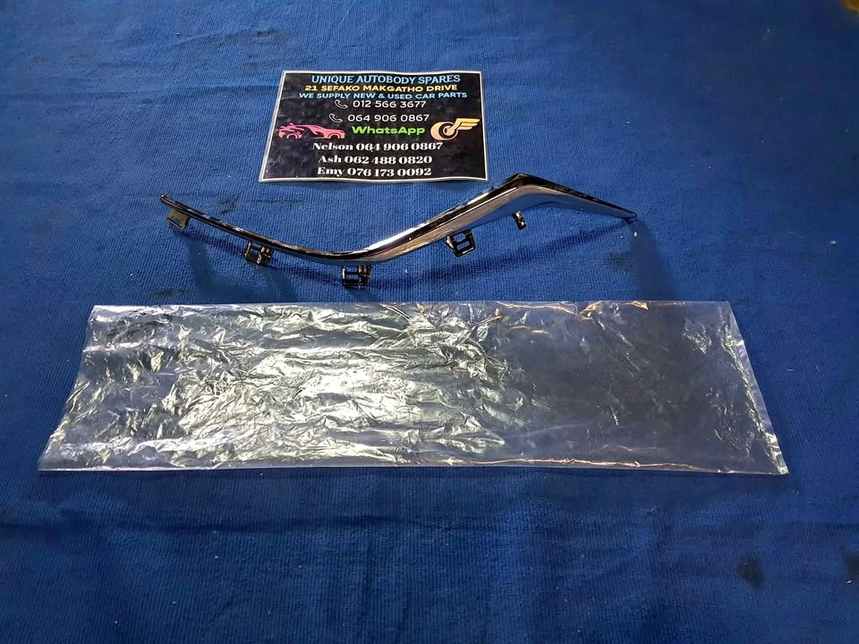 Mazda 3 Right Main Grill Chrome
