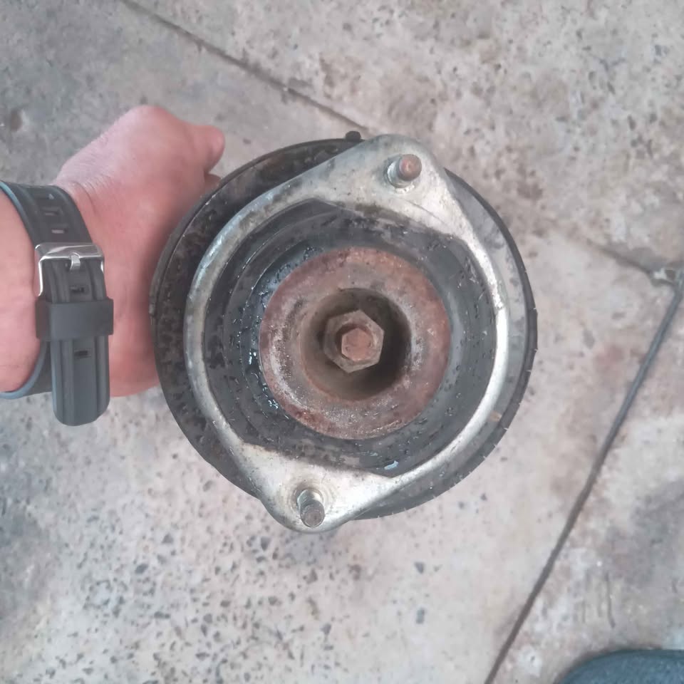 Opel corsa b series coil spring and shock absorber - Private Seller Opel corsa b series coil spring and shock absorber - Private Seller