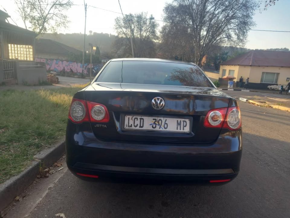 2010 VW Jetta 5 Sedan 1.6 Petrol, Manual, Black, 110000kms