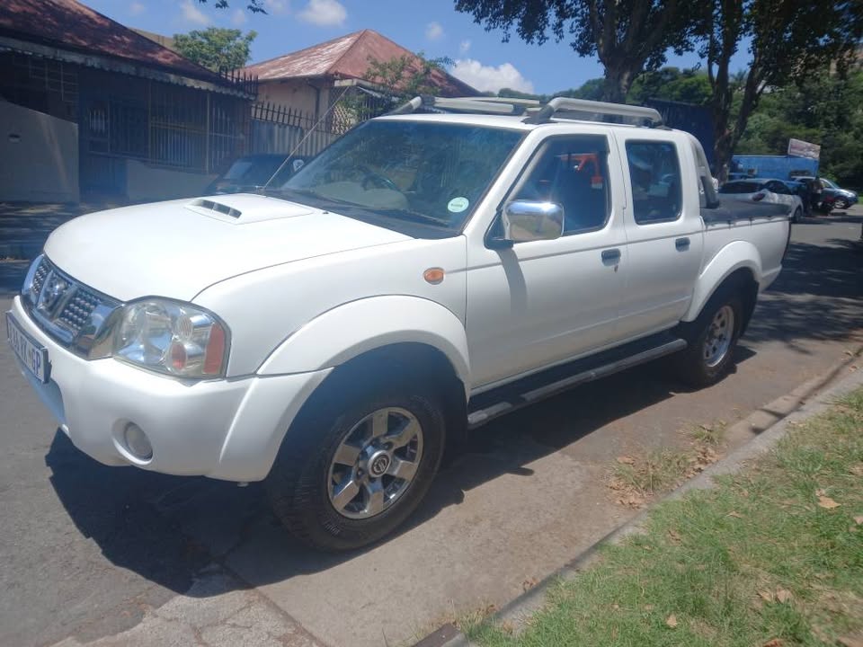 2018 Nissan NP300 Hardbody 2.5 Diesel Double Cab, Manual, White Color, Mileage 87000kms