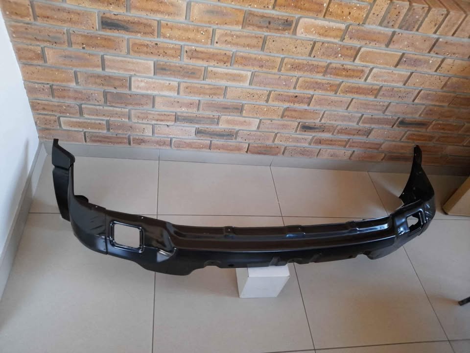 NISSAN HARDBODY NP300 4WD  BRAND NEW FRONTBUMPERS REINFORCEMENT FORSALE PRICE