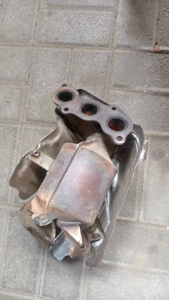 Renault kwid 1.0 B4da catalytic convertor - Private Seller Renault kwid 1.0 B4da catalytic convertor - Private Seller