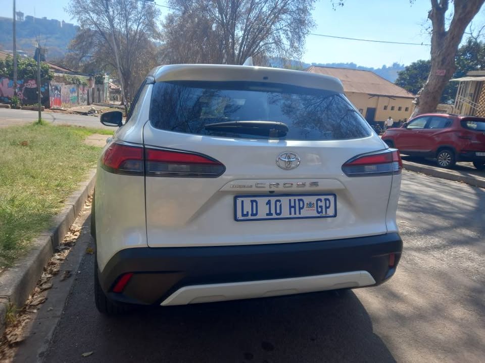 2023 Toyota corolla cross 1.8 XI Petrol, Automatic, White, 14000kms Keyless, Service book