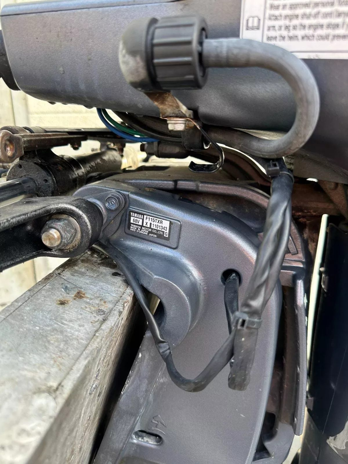 2009 Yamaha 115HP 4 Stroke Outboard Engine 25" Shaft - 297 Hours