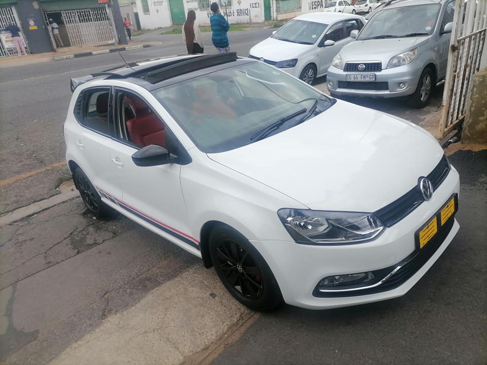 2015 Volkswagen polo 1.2 TSI Sunroof Comfortline Hatchback leather seat