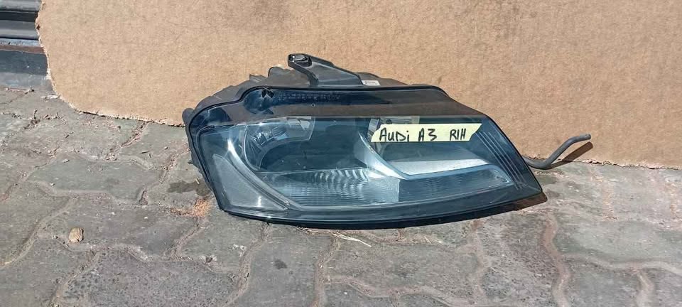 AUDI A3 (RIGHT SIDE) HEADLIGHT - Private Seller AUDI A3 (RIGHT SIDE) HEADLIGHT - Private Seller