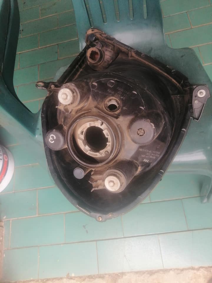 Toyota MR2 Spyder Toyota MR2 Spyder Headlamp - Private Seller