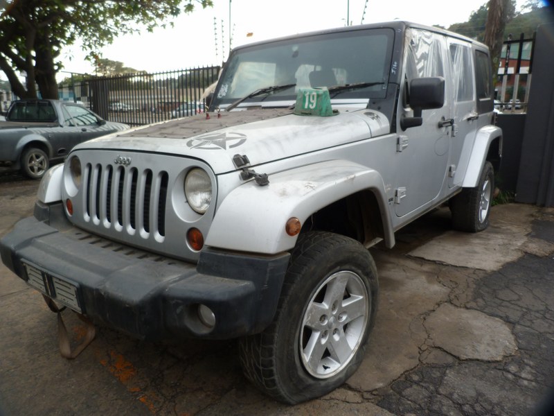 Jeep Wrangler 2.8 CRD UNLTD Sahara AT Silver - 2009 STRIPPING FOR SPARES - Private Seller Jeep Wrangler 2.8 CRD UNLTD Sahara AT Silver - 2009 STRIPPING FOR SPARES - Private Seller