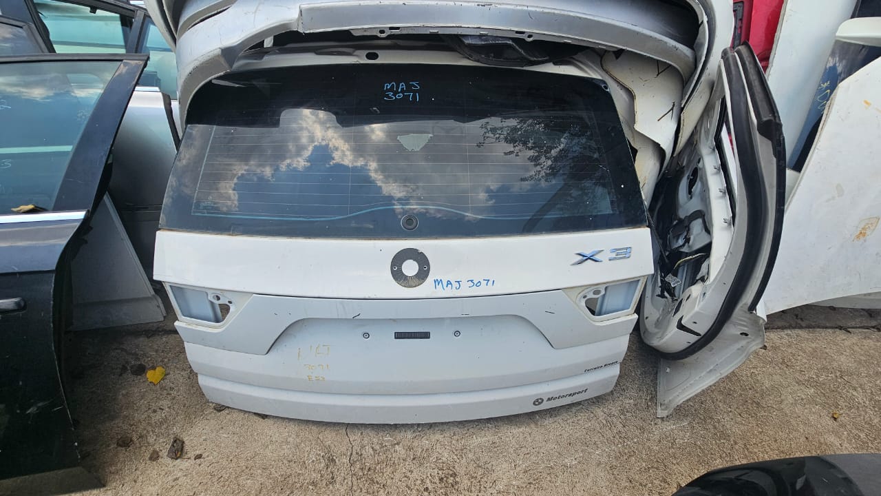 Bmw E83 X3 2007 tailgate white for sale used - Private Seller