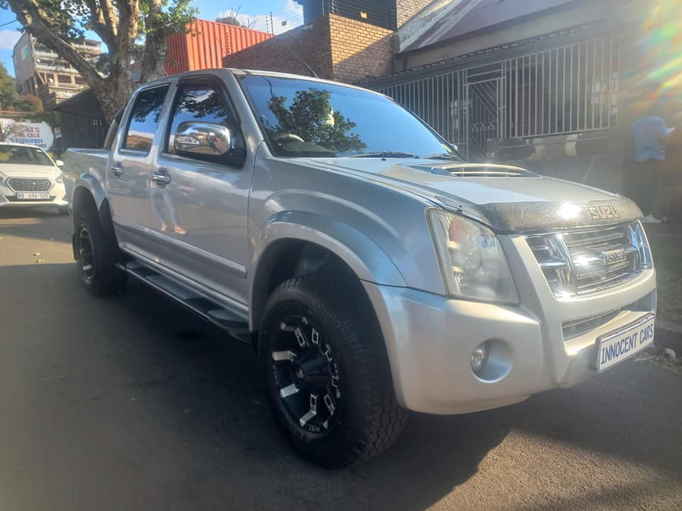 2009 ISUZU KB250 LX DIESEL, MANUAL, DOUBLE CAB, SILVER COLOR, MILEAGE 254000KMS