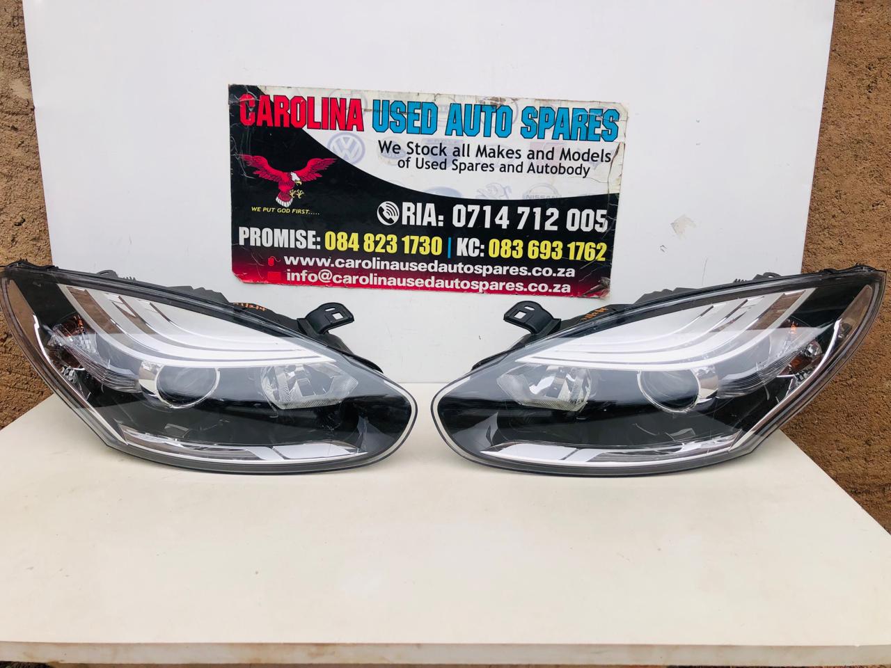 Renault Megane 3 MK3 left and right side headlight (Chrome) - Private Seller Renault Megane 3 MK3 left and right side headlight (Chrome) - Private Seller