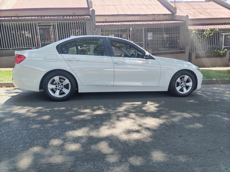 2013 BMW 320i Automatic