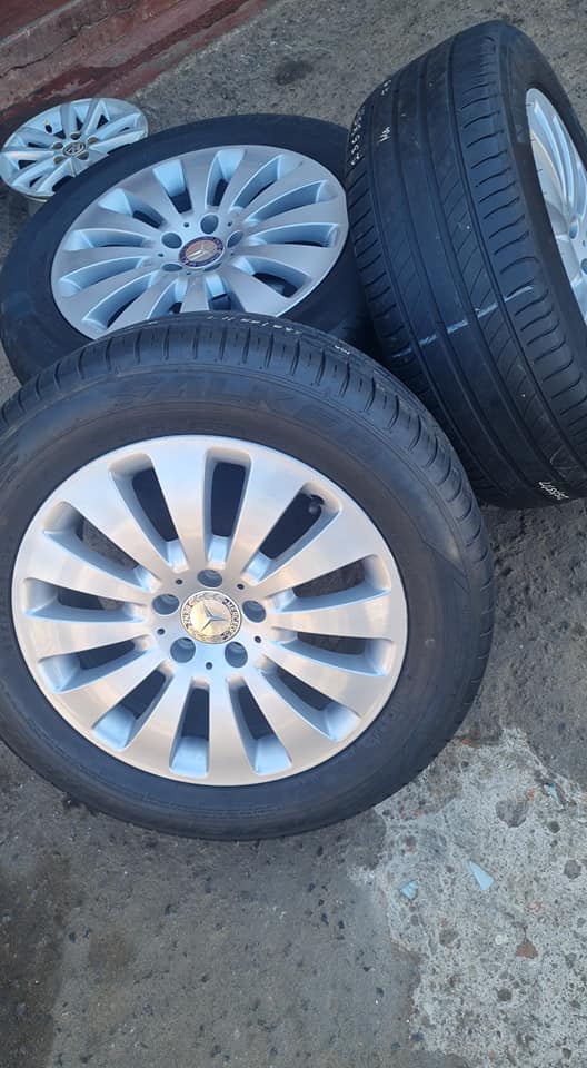 Mercedes Benz vito mags size 17+tyres used still in good condition
