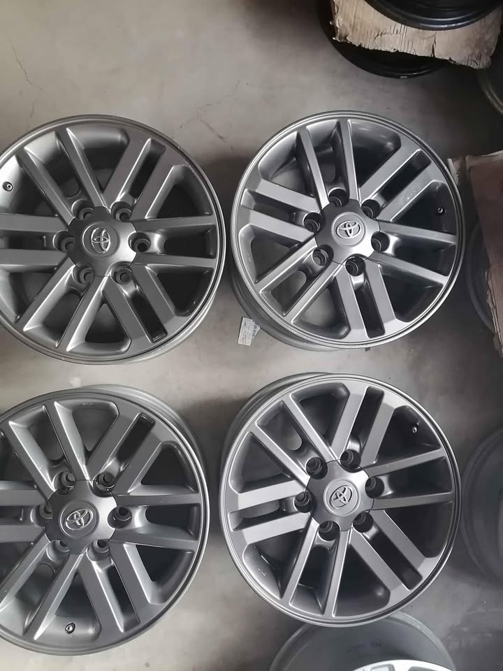 Toyota Hilux 17 TWINSPOKE RIMS(Swipe right)