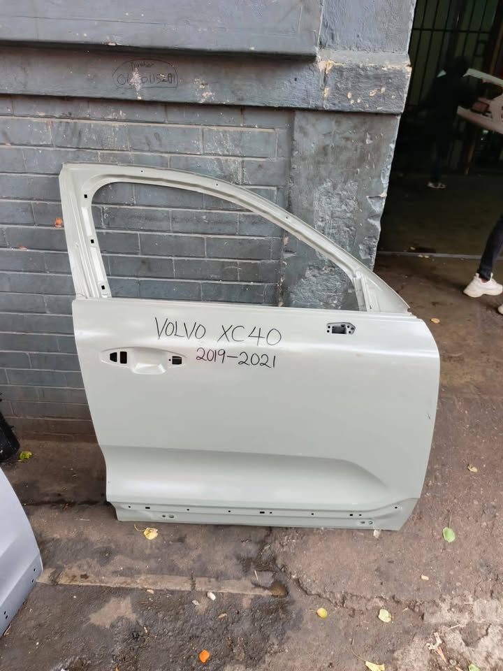 Volvo Xc right front door - Private Seller