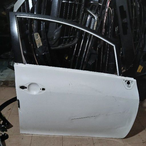 Toyota auris door - Private Seller