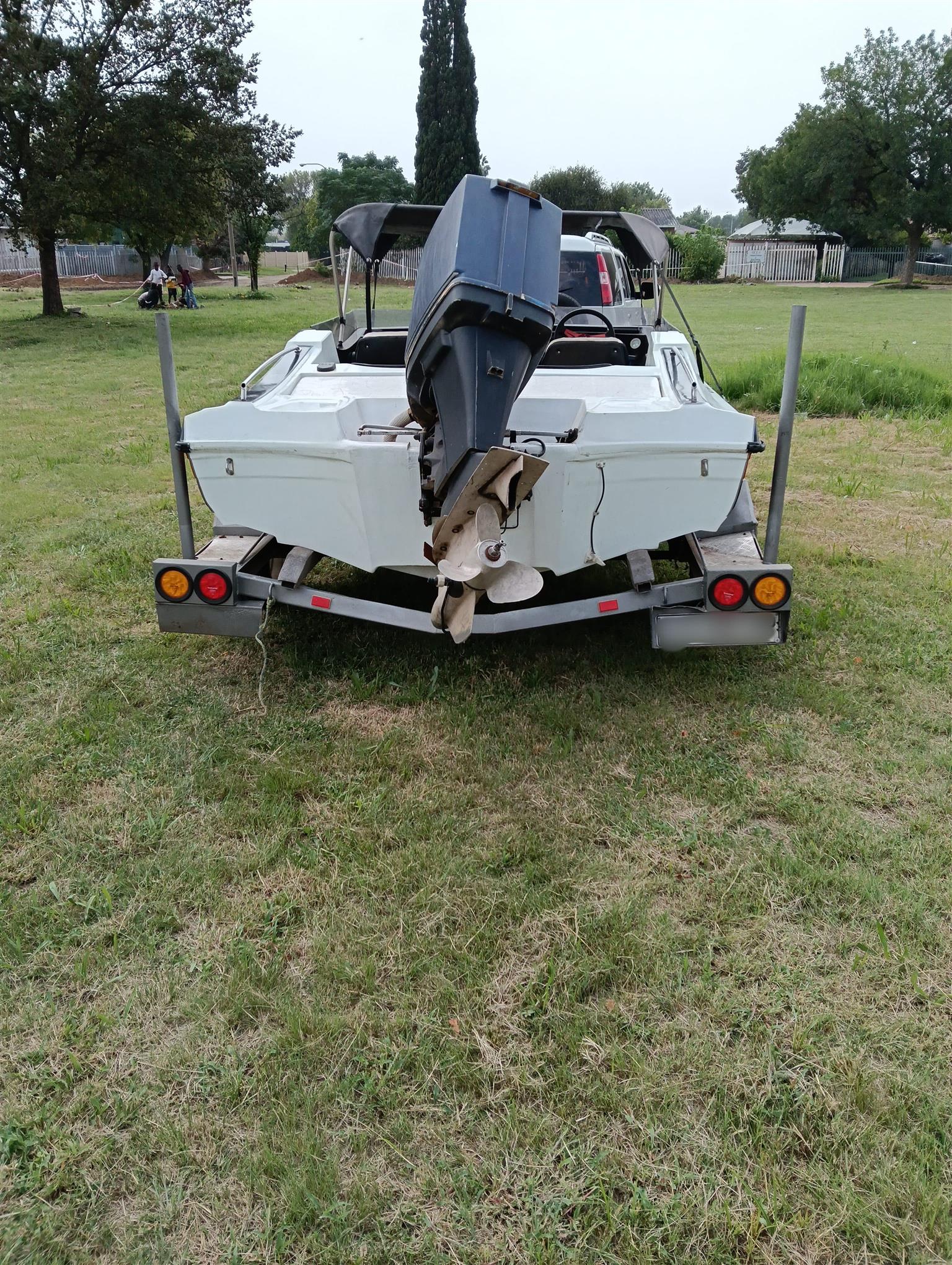 17ft Skie boat with 140hp Chrysler