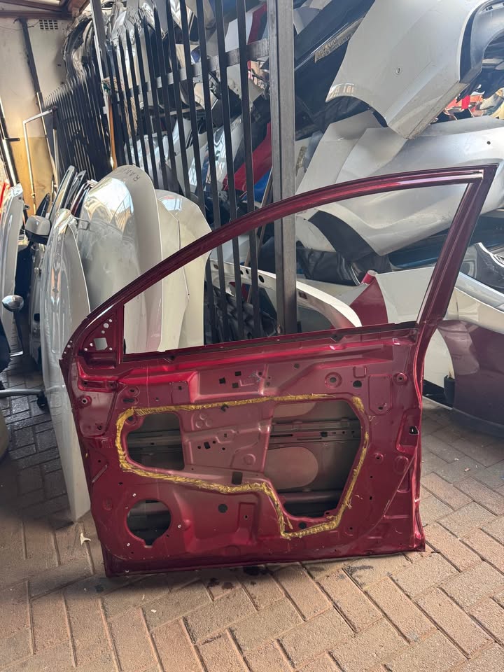 Nissan Qashqai J11 Right Front Door - Private Seller