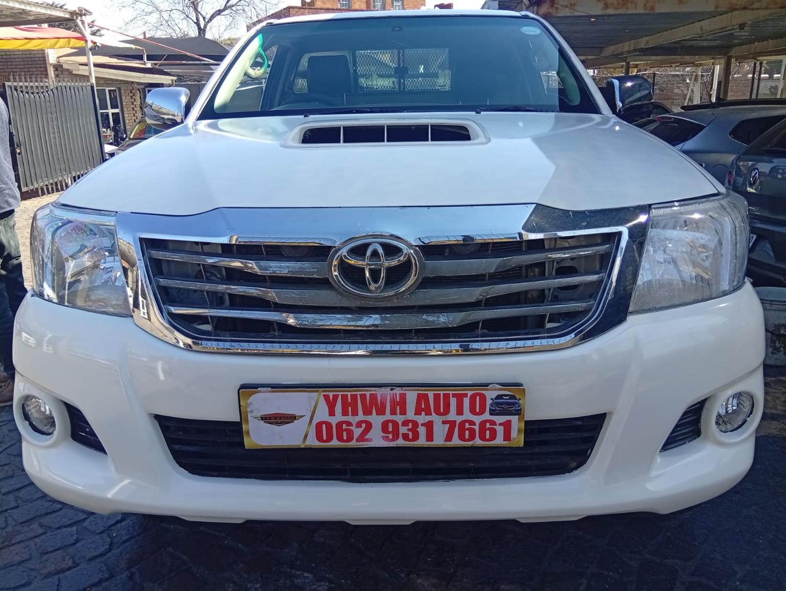 2011 Toyota Hilux 3.0 D4D High Raider SingleCab BOOT RAILINGSManual F
