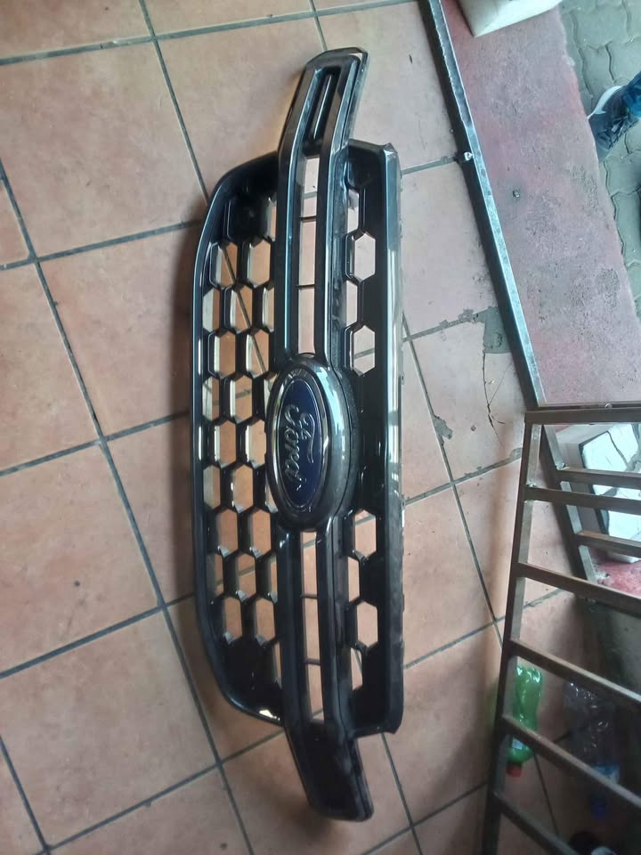 FORD RANGER T9 GRILL NEW SHAPE - Private Seller FORD RANGER T9 GRILL NEW SHAPE - Private Seller