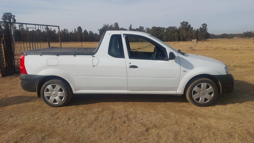2012 Nissan NP200