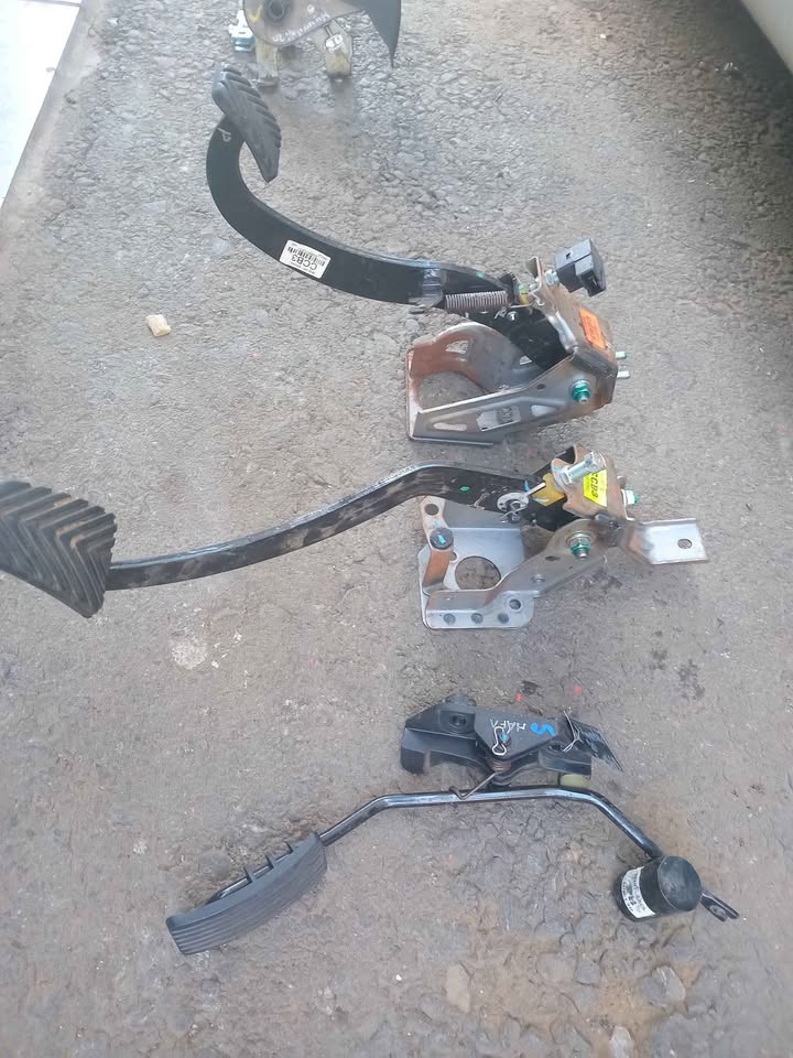 Hyundai i20 2012 model pedals for sale WhatsApp or cell - Private Seller