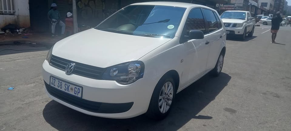2013 VW POLO 1.4 PETROL HATCHBACK, MANUAL, WHITE COLOUR