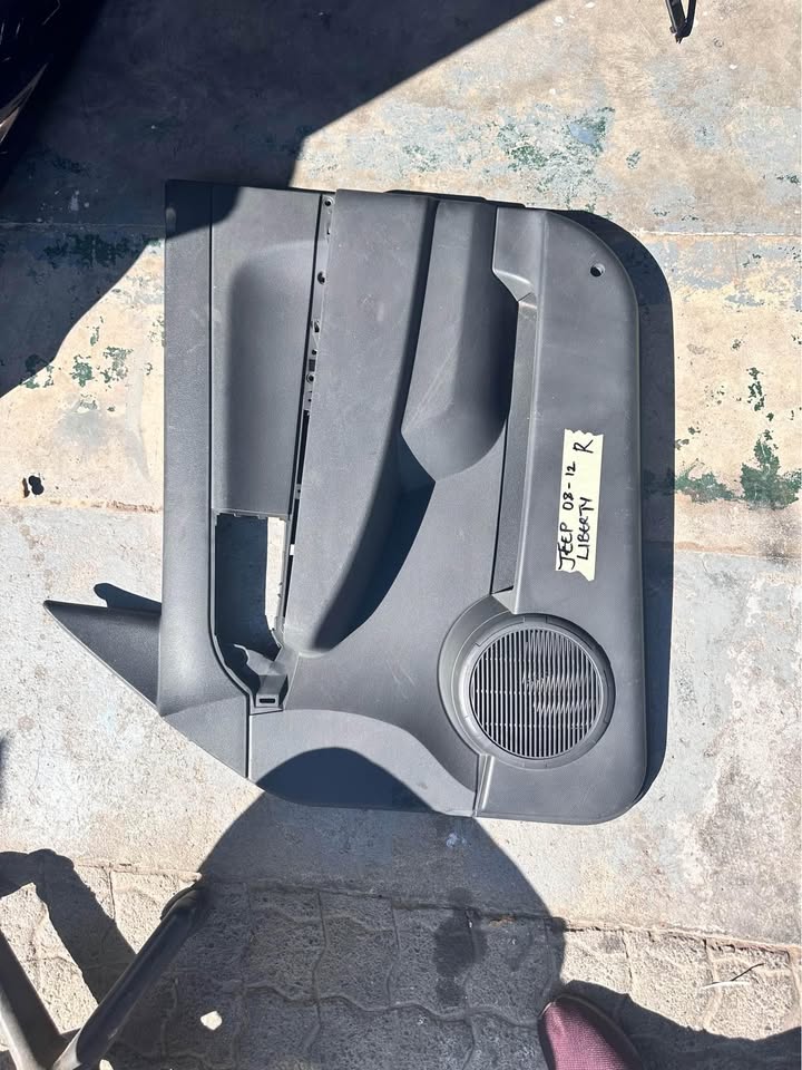 2008-2012 jeep liberty right door panel - Private Seller 2008-2012 jeep liberty right door panel - Private Seller