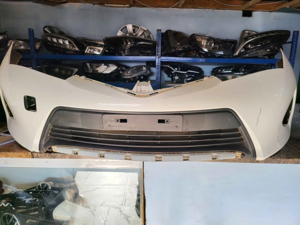 2014 Toyota Auris front bumper and center grill for sale - Private Seller