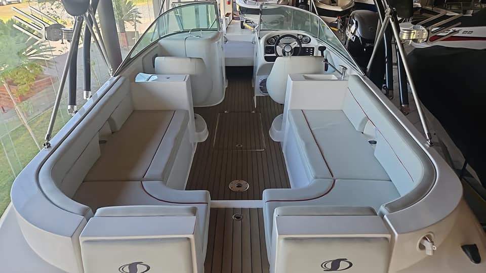 26ft Sensation Deck BOAT with only 40hrs