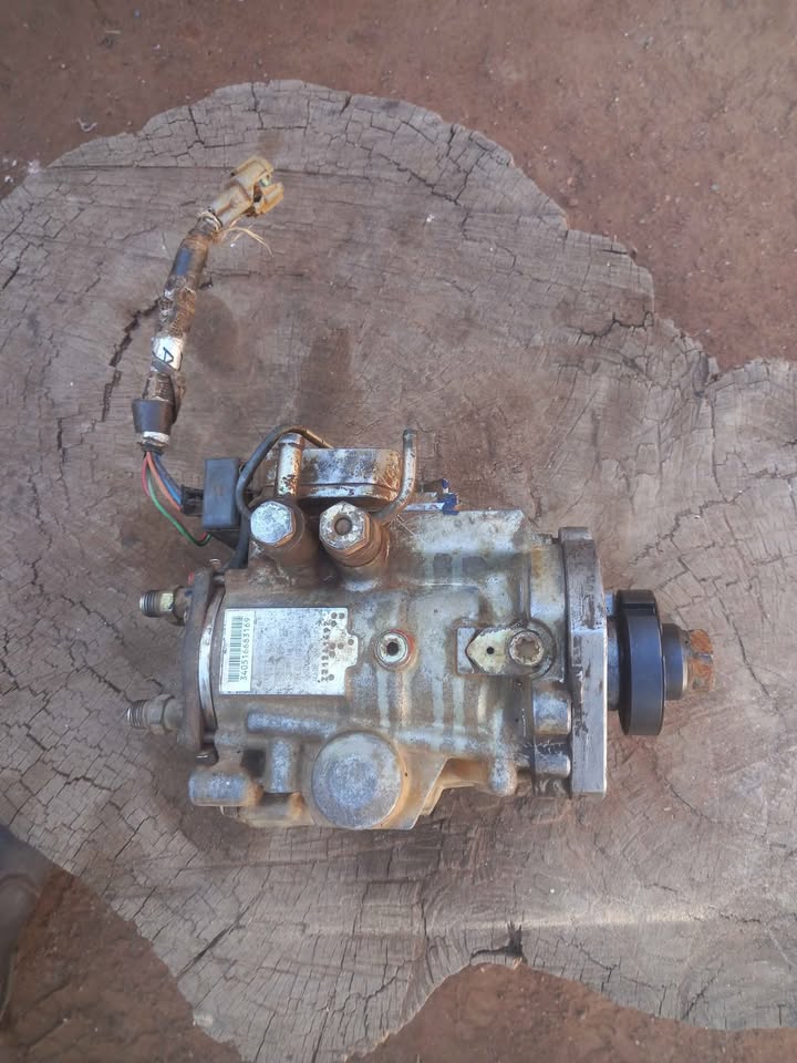 NISSAN ZD30 DIESEL PUMP IN EXCELLENT CONDITION WITH 4X HIGH PRESSURE PIPES - Private Seller
