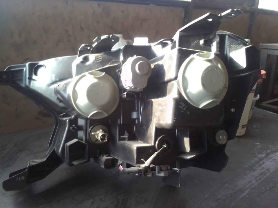 FORD RANGER T8 RIGHT SIDE HEADLIGHT - Private Seller FORD RANGER T8 RIGHT SIDE HEADLIGHT - Private Seller