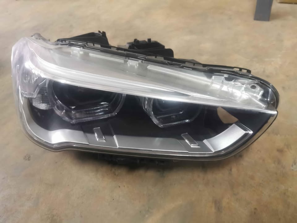 BMW X1 F48 right headlight - Private Seller