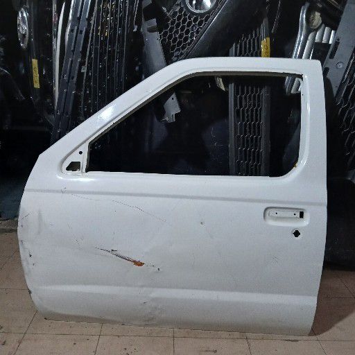 Nissan np300 door - Private Seller