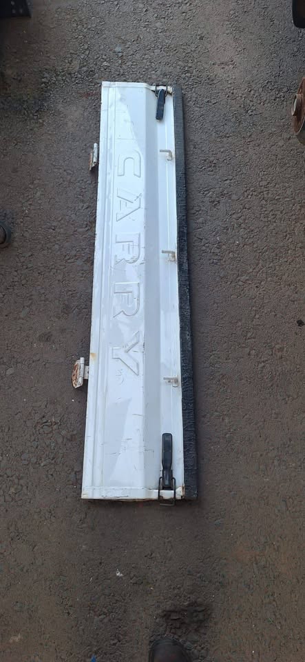 Suzuki super carry bakkie tailgate for sale my number WhatsApp or cell