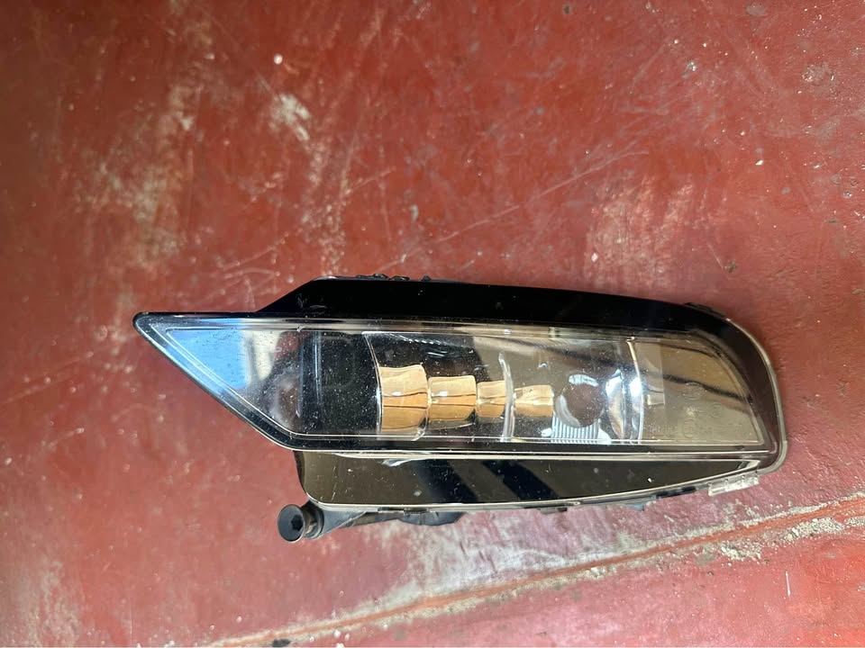 LEFT FOG LIGHT AUDI AV0-941-699-B 8V0941699B AU2593120 - Private Seller LEFT FOG LIGHT AUDI AV0-941-699-B 8V0941699B AU2593120 - Private Seller