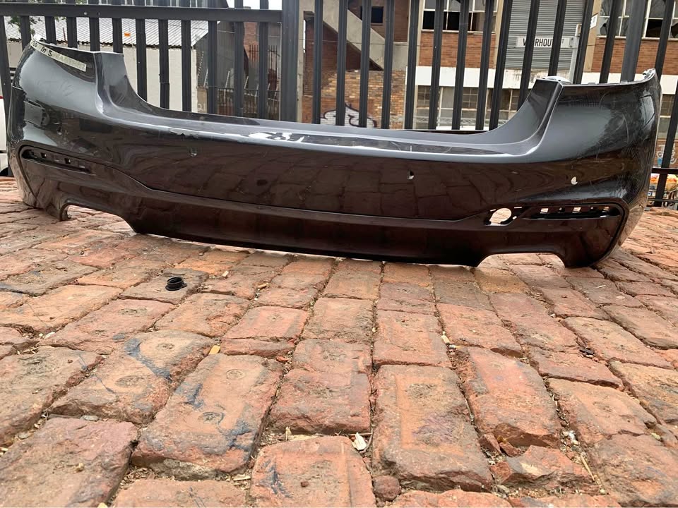 BMW G30 rear bumper spot