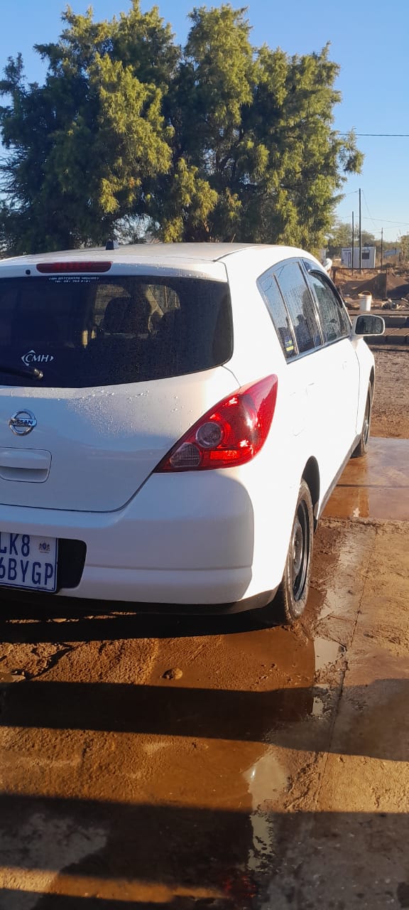 Nissan tidda 1.6 hatchback