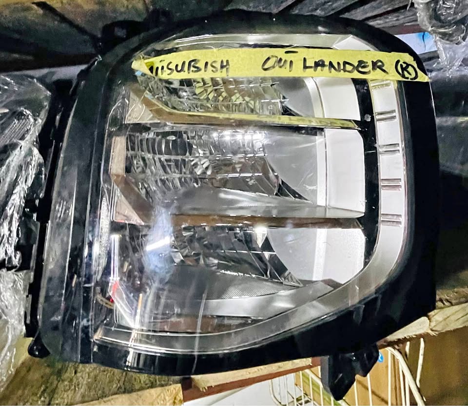 Mitsubishi Outlander headlight - Private Seller Mitsubishi Outlander headlight - Private Seller
