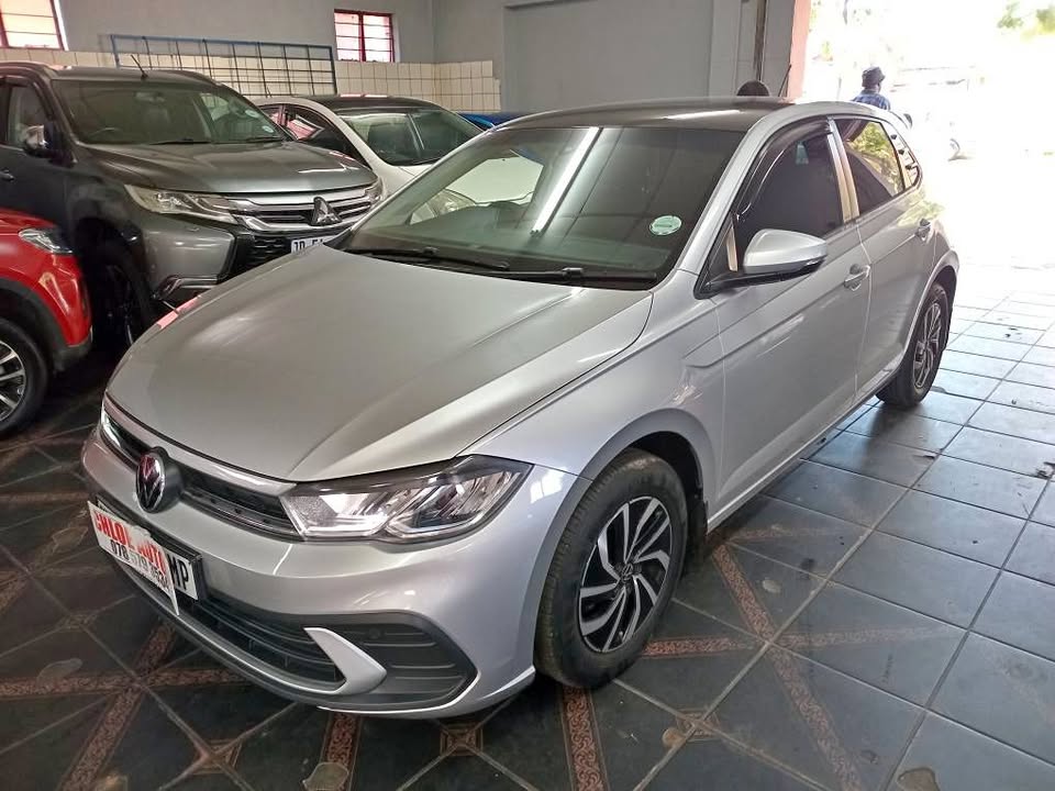2023 VW Polo9 1.0TSi Comfortline manual Silver Color  46000km