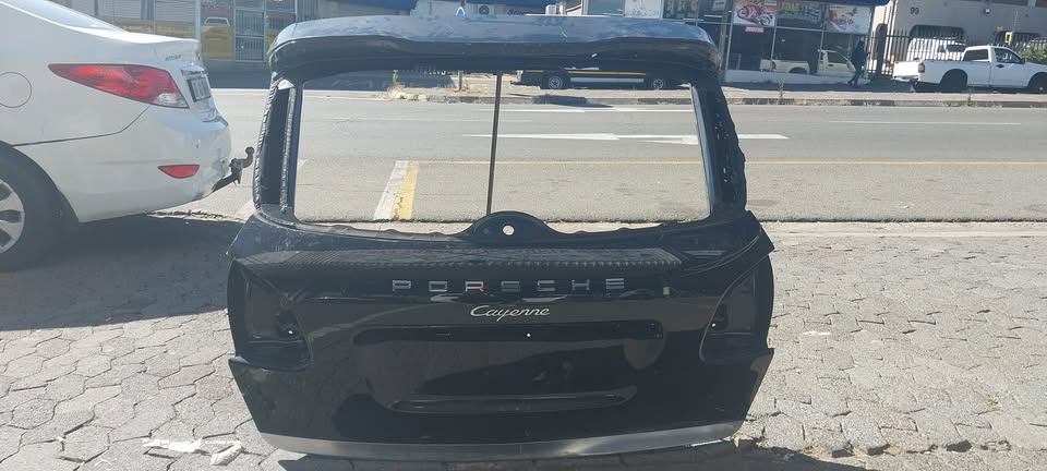 PORSCHE CAYENNE BOOTLID - Private Seller
