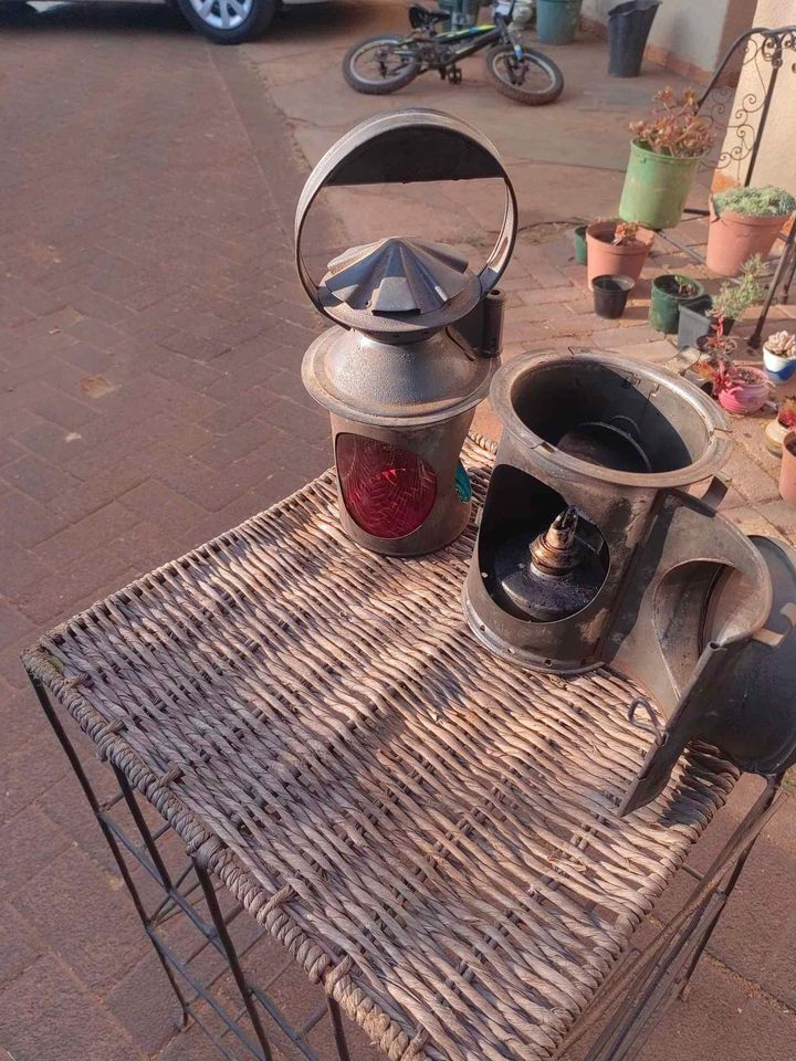 Vintage railway signal lamp (South African railways) Condition is good