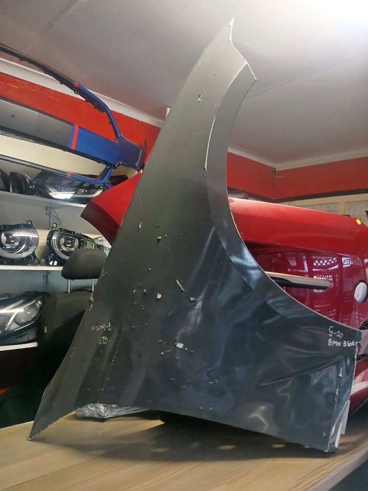 2019 BMW G20 3 SERIES RIGHT FENDER IN GOOD CONDITION FOR SALE - Private Seller 2019 BMW G20 3 SERIES RIGHT FENDER IN GOOD CONDITION FOR SALE - Private Seller