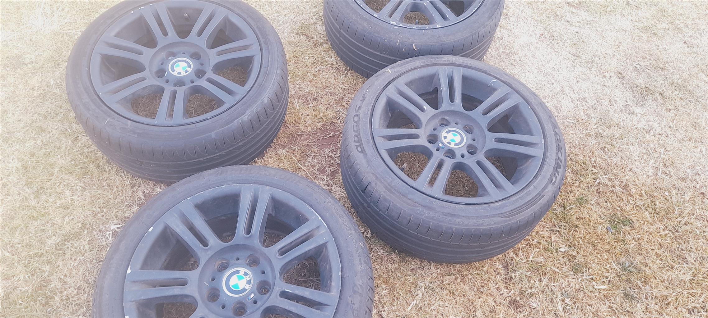 I am ssaling4 bmw rims wwith four17itch run flat wheels - Private Seller I am ssaling4 bmw rims wwith four17itch run flat wheels - Private Seller