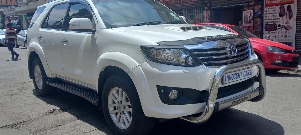2012 TOYOTA FORTUNER 3.0D 4D MANUAL, WHITE COLOUR,