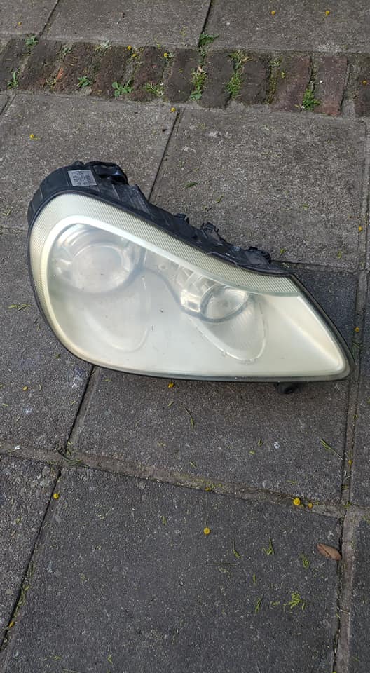 Porsche Cayenne (2007)(2008) (2009) (2010) Headlight - Private Seller Porsche Cayenne (2007)(2008) (2009) (2010) Headlight - Private Seller