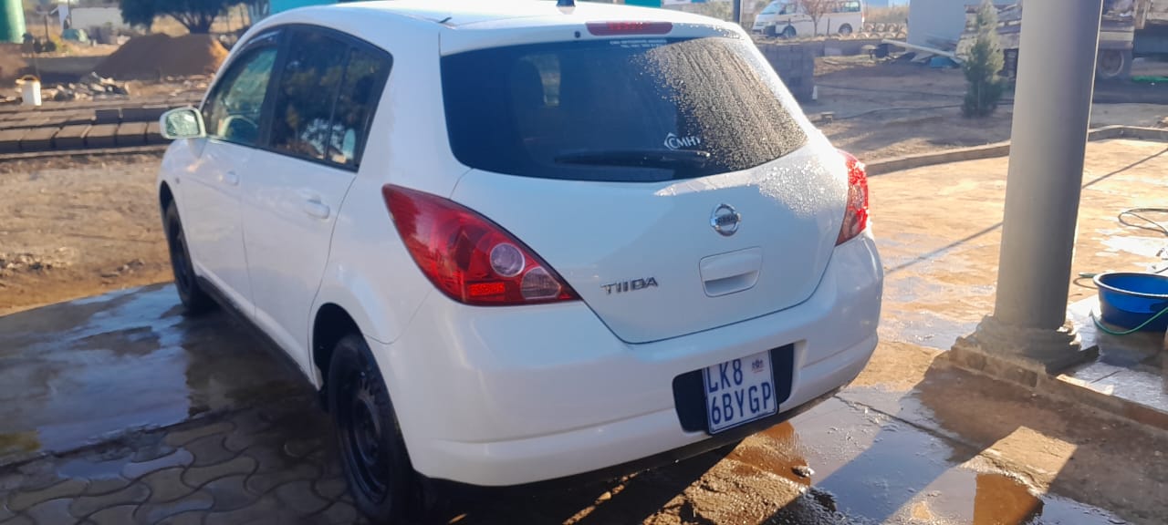Nissan tidda 1.6 hatchback