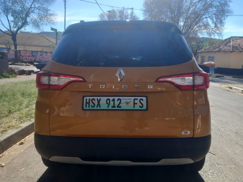 2022 Renault Triber 1.0 Petrol, Manual, Orange, 29000kms, 7seater